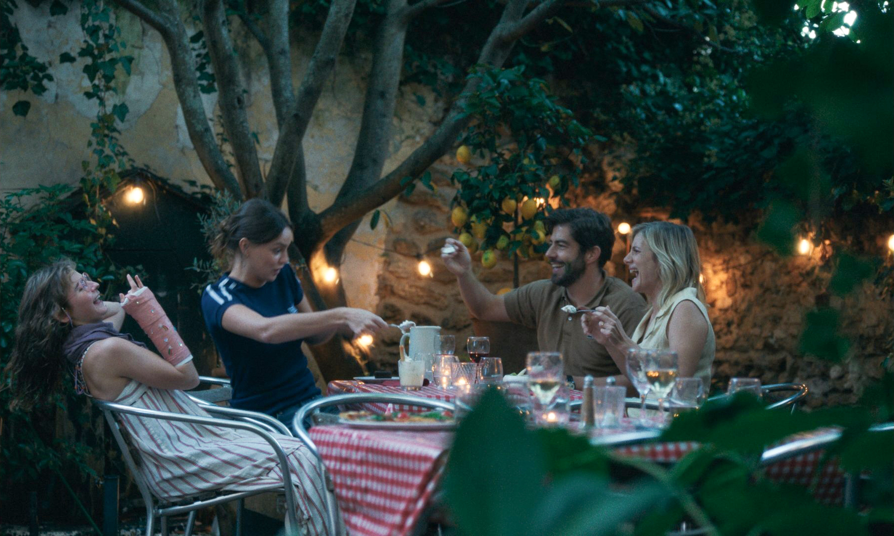 QUI BRILLE AU COMBAT_@ 2025 . cowboys films . the man . france 3 cinéma_3